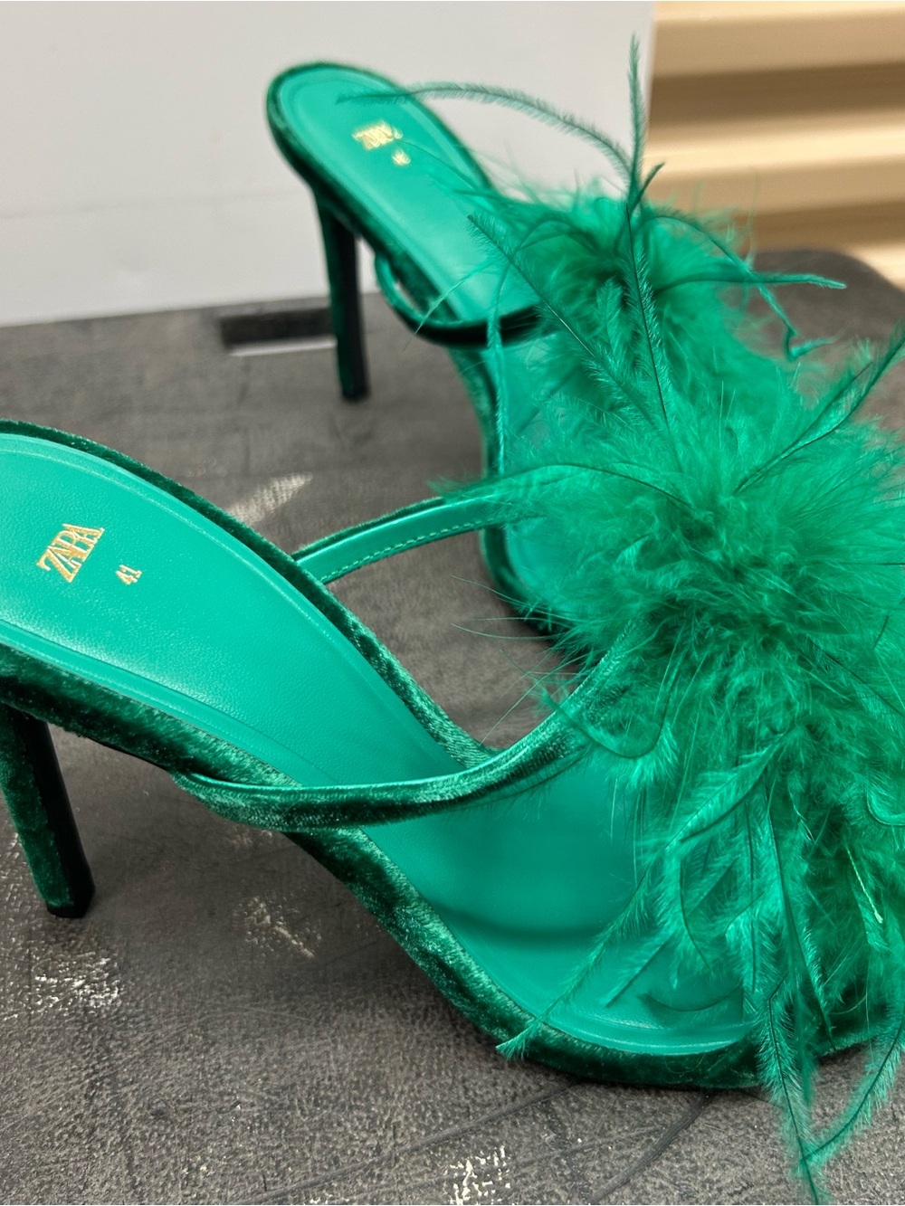 NWT - Zara Emerald Green Feather Slide Heels in Panne Velvet - Picture 5 of 6